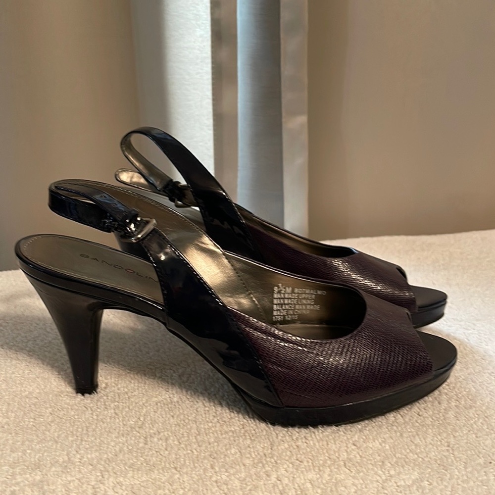 Women’s size 9 1/2 Navy blue sling back heels